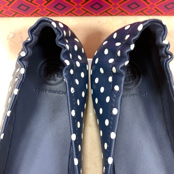 TORY BURCH NAPPA LEATHER TRAVEL BALLET FLATS CLASSIC NAVY DOTS SIZE 8.5 - Picture 9 of 16